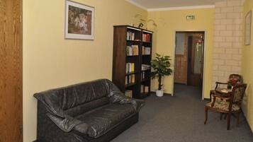 Bữa sáng buffet hàng ngày (9.5 EUR/mỗi người)