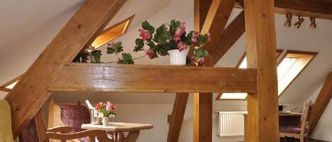 Standaard eenpersoonskamer | Een bureau, verduisterende gordijnen, gratis wifi, beddengoed