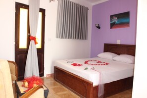 Quarto solteiro standard | Roupas de cama antialérgicas, frigobar, escrivaninha, Wi-Fi de cortesia