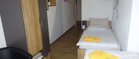 Premium bedding, in-room safe, individually decorated