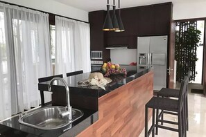 Villa, 3 Schlafzimmer | Eigene Kochnische | Kühlschrank, Ofen, Herdplatte, Reiskocher