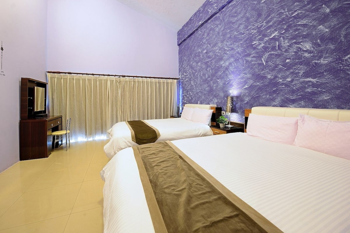 Standard Quadruple Room, 2 Double Beds, Non Smoking | Desk, blackout drapes, soundproofing, rollaway beds
