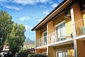 ด้านหน้าที่พัก