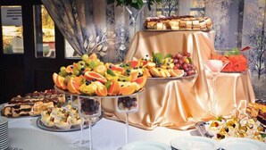 A buffet table with various desserts and fruits. - Hotel Dudek (Mniów)