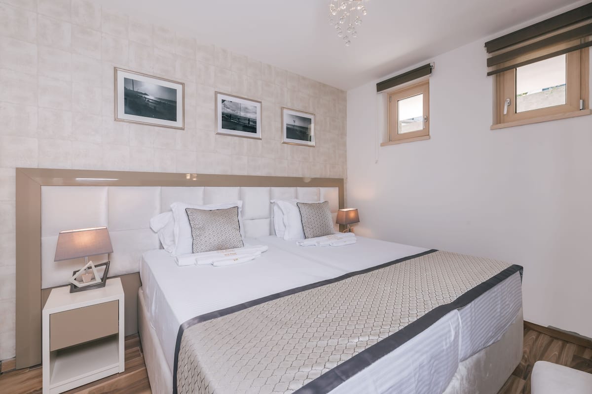 Deluxe Apartment (Ground Floor) | Premium bedding, desk, soundproofing, iron/ironing board