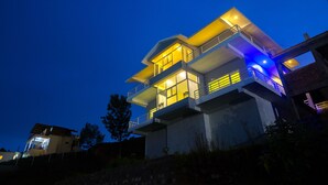Front of property – evening/night - V Resorts Oak N Teas Villa Kotagiri (Kotagiri)