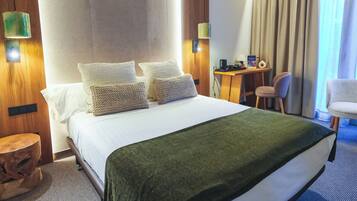 Een kluis op de kamer, verduisterende gordijnen, beddengoed