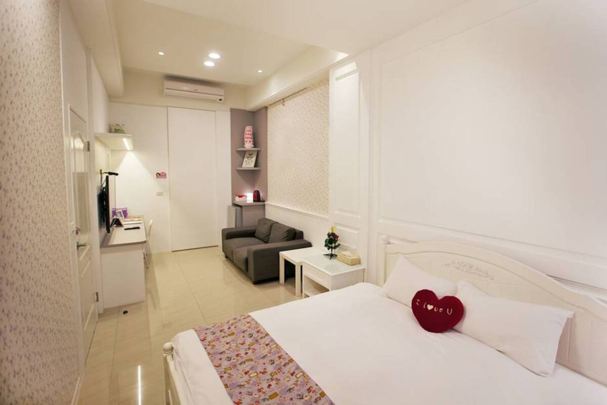 Desk, blackout curtains, free WiFi, bed sheets