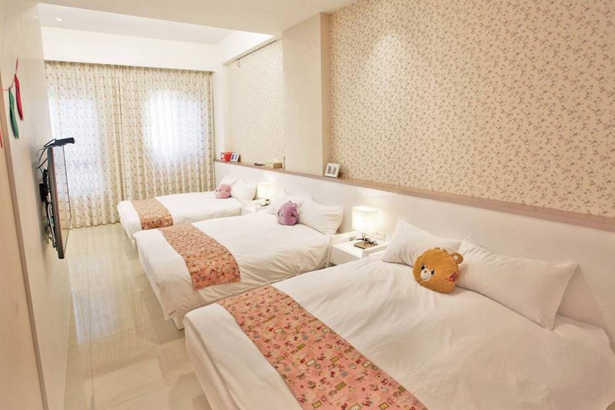 Desk, blackout curtains, free WiFi, bed sheets
