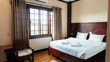 Deluxe Single Room | Blackout curtains, soundproofing, free WiFi, bed sheets