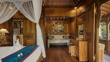 Villa, 1 habitación, alberca privada | Área de sala de estar | Televisión de pantalla plana de 32 pulgadas con canales por cable