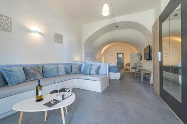 Traditional Suite, Sea View (Illusion) | In-room safe, individually decorated, individually furnished - Euphoria Suites (Santorini)