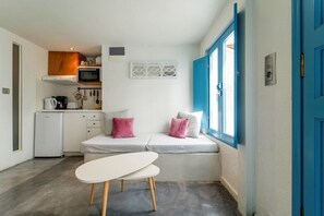 コンフォート スイート オーシャンビュー (Simplicity) | 専用キッチン | 大型冷蔵庫、オーブン、コンロ、調理器具と食器