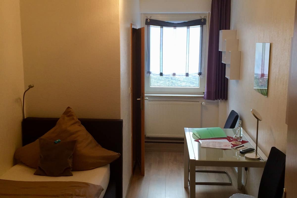 Single Room, 1 Single Bed, Non Smoking | Hypo-allergenic bedding, desk, blackout curtains, iron/ironing board