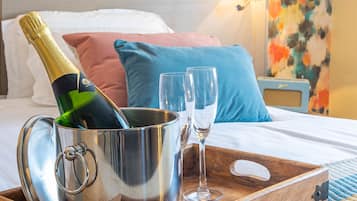 Family Room | Desk, iron/ironing board, free WiFi, bed sheets