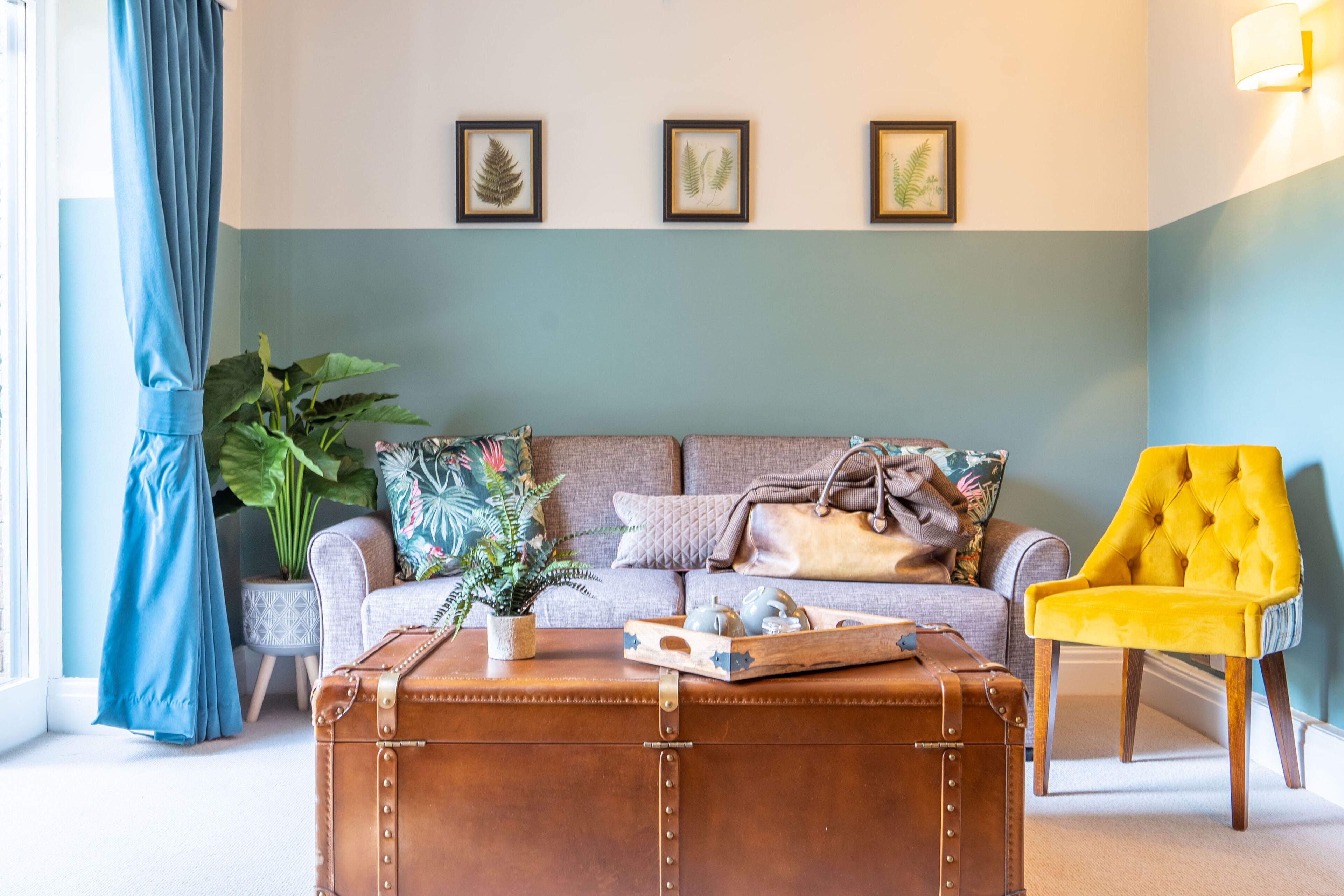 Family Room | Desk, iron/ironing board, free WiFi, bed sheets