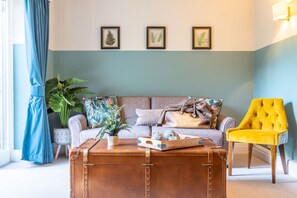 Chambre Familiale | Bureau, fer et planche à repasser, Wi-Fi gratuit, draps fournis