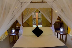 In-room safe, bed sheets