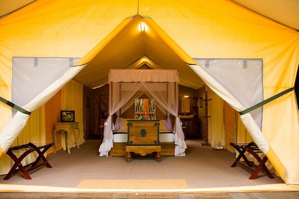 In-room safe, bed sheets
