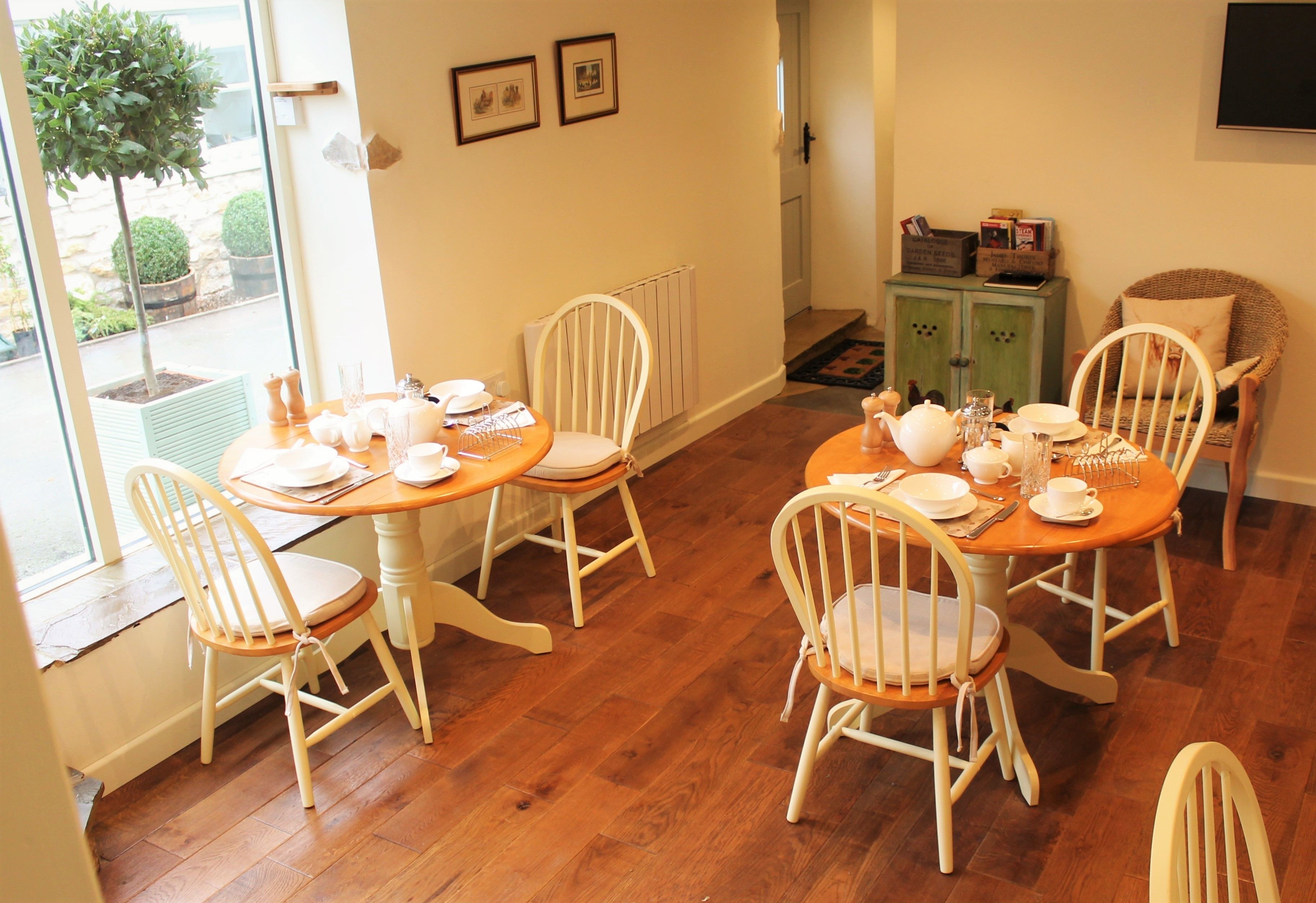 Free daily English breakfast