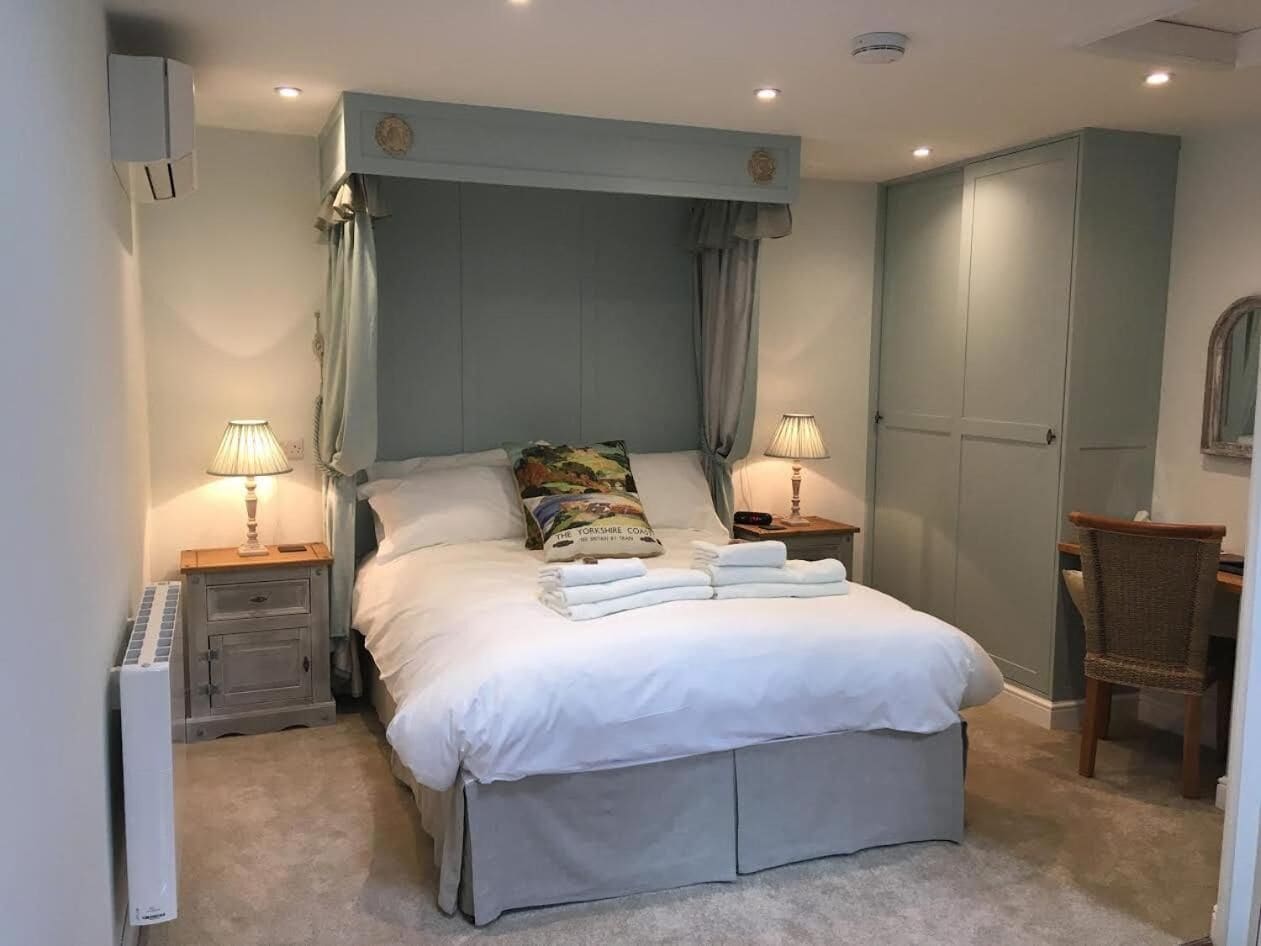 In-room safe, individually decorated, individually furnished, desk