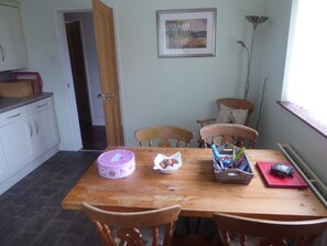 Cottage, 2 Bedrooms | Private kitchen | Full-size fridge, microwave, oven, stovetop - Cobden View (Clitheroe)