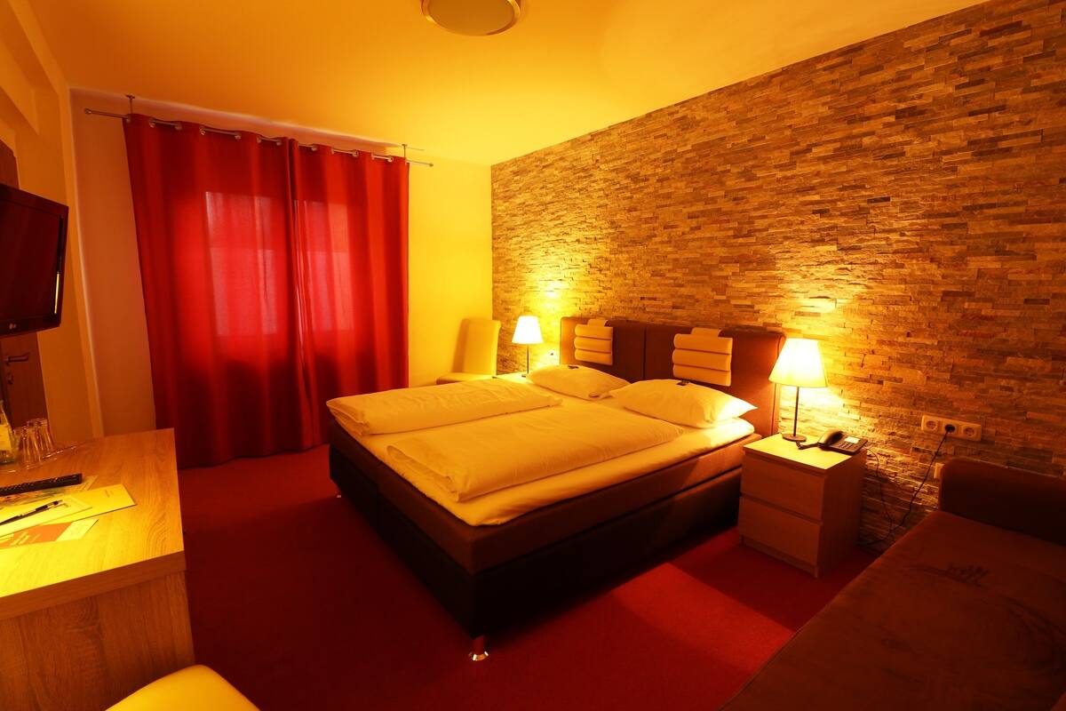 Triple Room, Non Smoking | In-room safe, desk, free WiFi