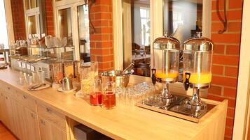 Free daily buffet breakfast