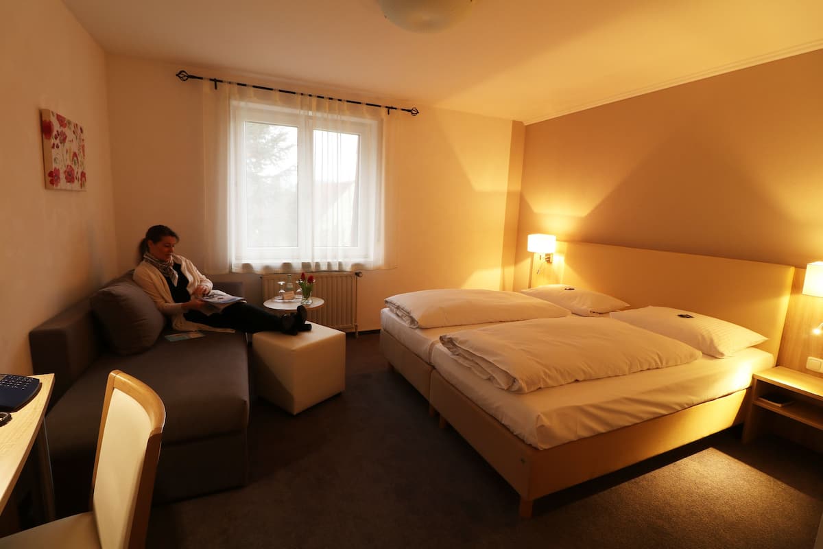 Double Room, Non Smoking | In-room safe, desk, WiFi (free)