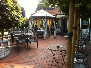 Khu ẩm thực ngoài trời