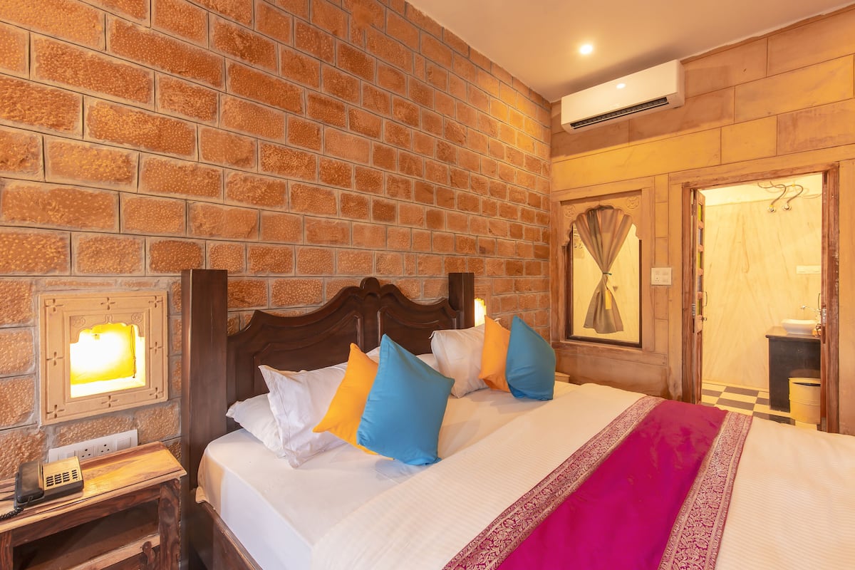 1 bedroom, memory-foam beds, laptop workspace, soundproofing