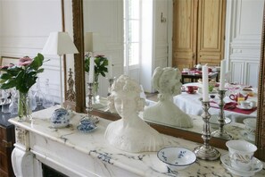 Interior detail - Le Chateau de Philiomel (Lillers)