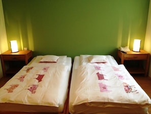 Apartment, 2 Bedrooms, Garden View | Bed sheets