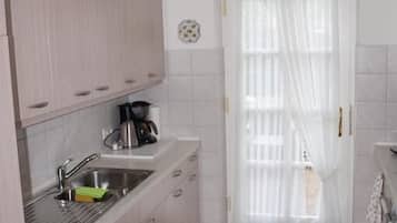 Apartment, 2 Bedrooms, Garden View | Private kitchen | Fridge, oven, stovetop, dishwasher