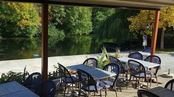 Tägliches kontinentales Frühstück (8.00 EUR pro Person)