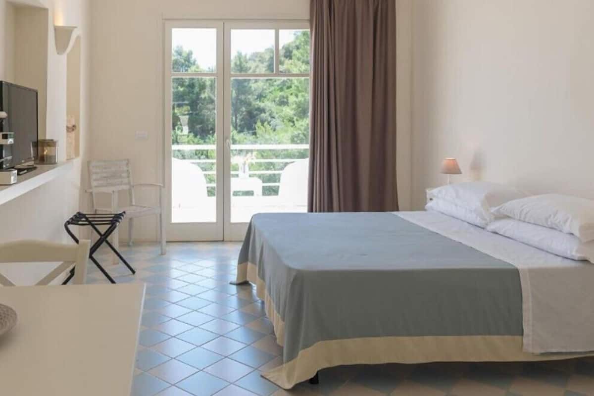 Studio | 1 bedroom, in-room safe, desk, free WiFi