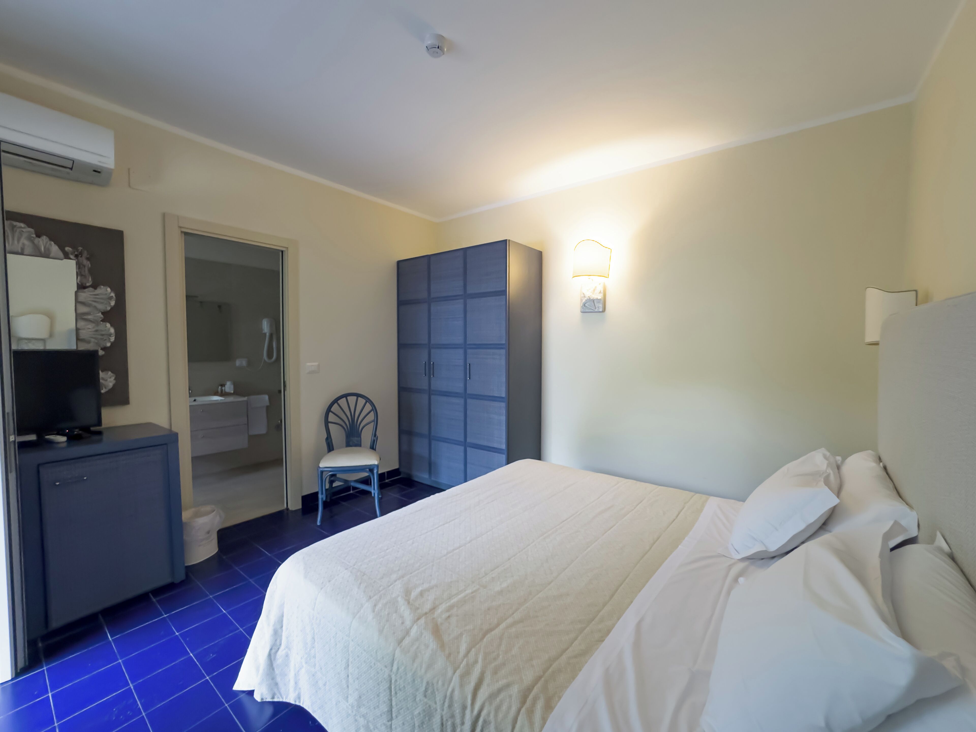 In-room safe, desk, free WiFi, bed sheets