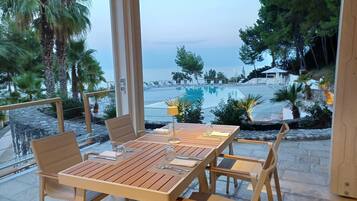 2 restaurants servant le déjeuner et le dßner, plats Cuisine italienne