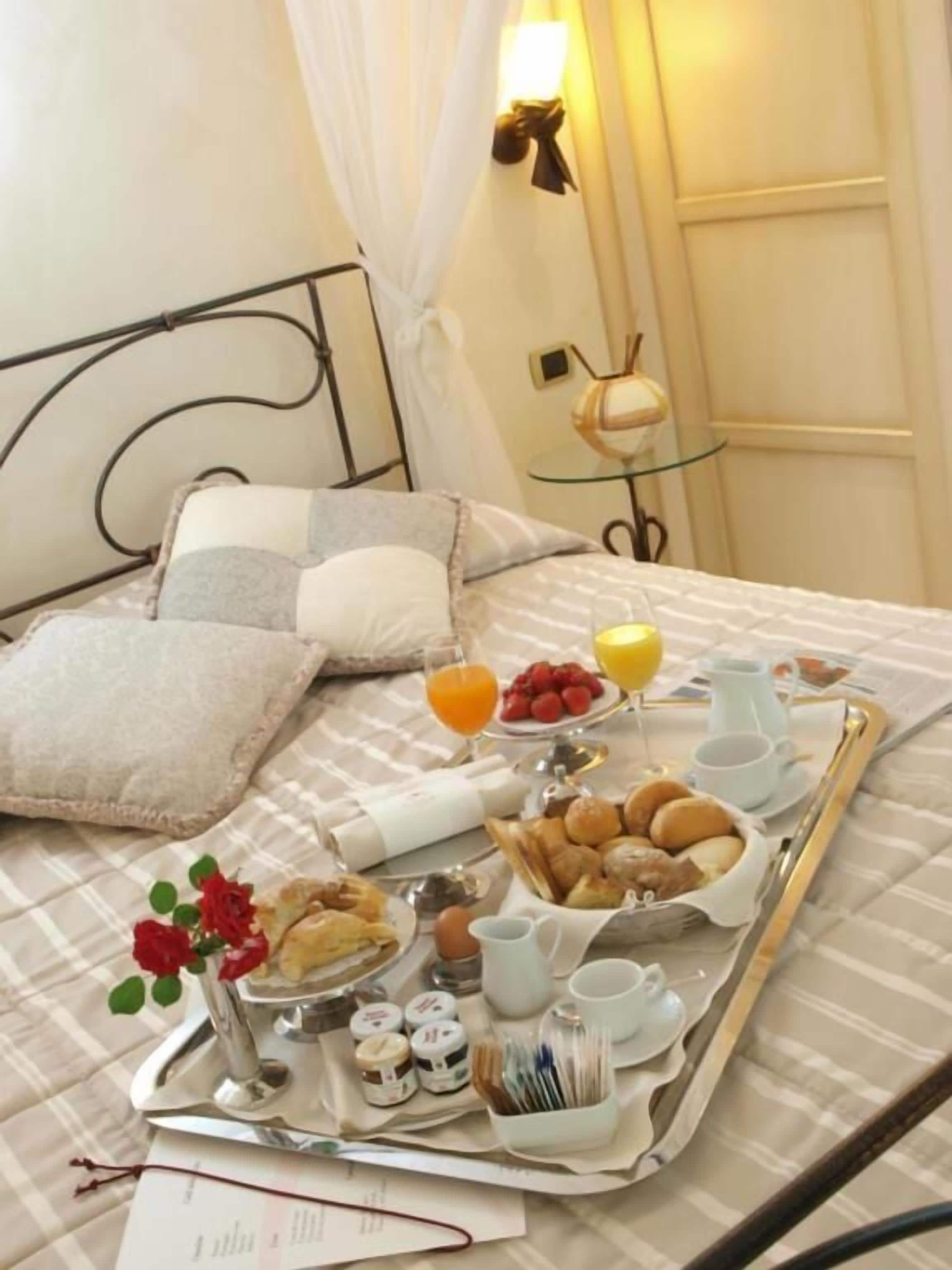 Suite Supérieure, piscine privée | Coffres-forts dans les chambres, bureau, Wi-Fi gratuit, draps fournis