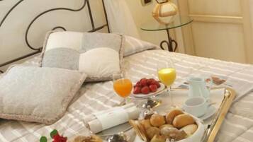 Suite Superior, piscina privata | Una cassaforte in camera, una scrivania, Wi-Fi gratuito, lenzuola