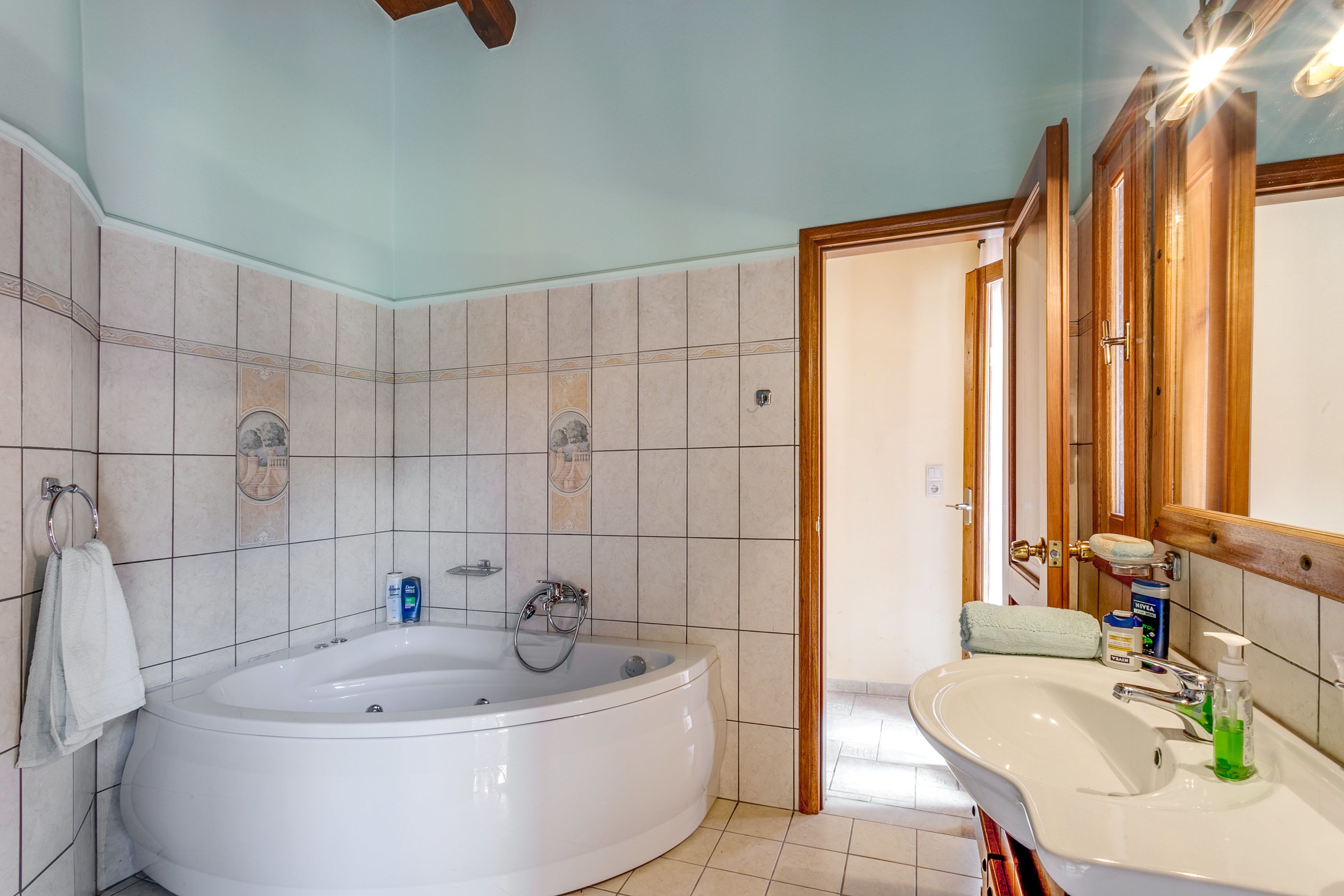 Standard Villa (Marios) | Bathroom | Free toiletries, hair dryer, bathrobes, towels