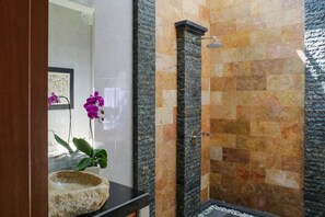 Villa, 1 Bedroom, Private Pool | Bathroom shower - Uma Galih Ubud Villa (Ubud)