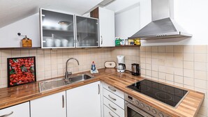 Apartment, 2 Queen Beds (2. Etage) | Private kitchen - Alte Villa (Garmisch-Partenkirchen)
