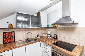 Apartment, 2 Queen-Betten (2. Etage) | Eigene Küche | Großer Kühlschrank, Ofen, Herdplatte, Geschirrspüler