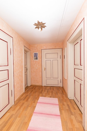 Apartment, 2 Queen Beds (2. Etage) | Hallway - Alte Villa (Garmisch-Partenkirchen)