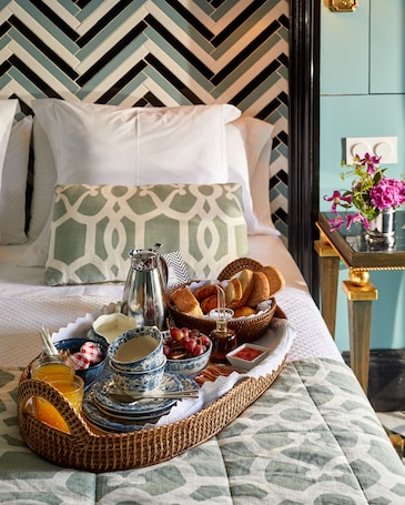 In-room dining. Triana House