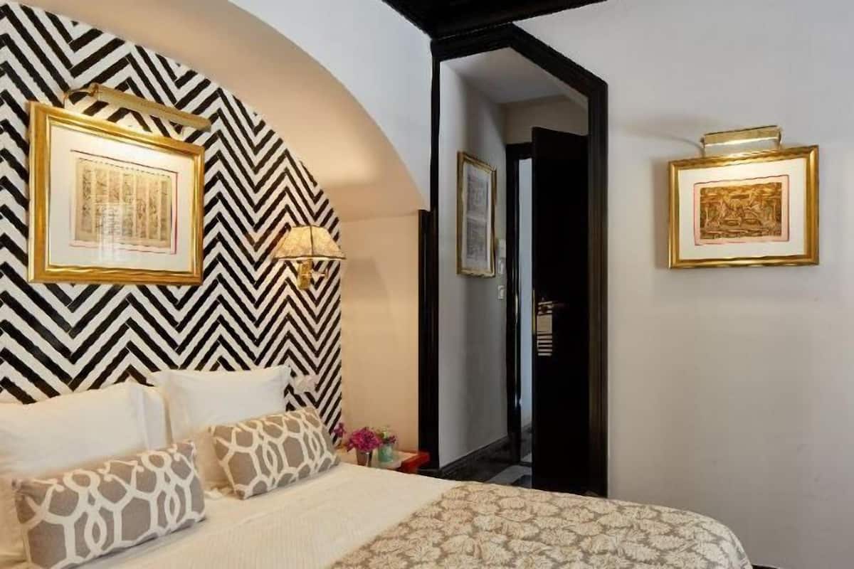 3 bedrooms, Egyptian cotton sheets, premium bedding, down duvets