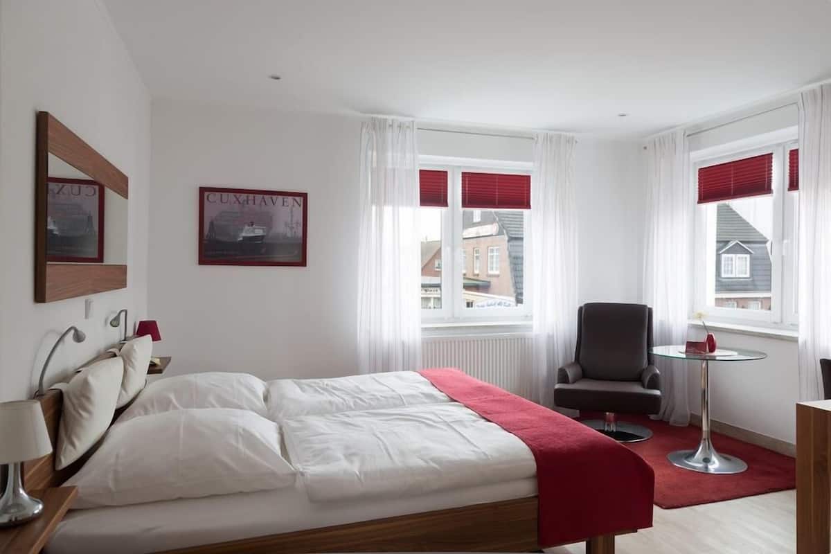 Double Room (Zimmer 3) | In-room safe, desk, soundproofing, rollaway beds (surcharge)