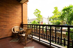 Deluxe Double with Balcony - Air purifiers | Balcony view - Phor Liang Meun Terracotta Arts Hotel (Chiang Mai)