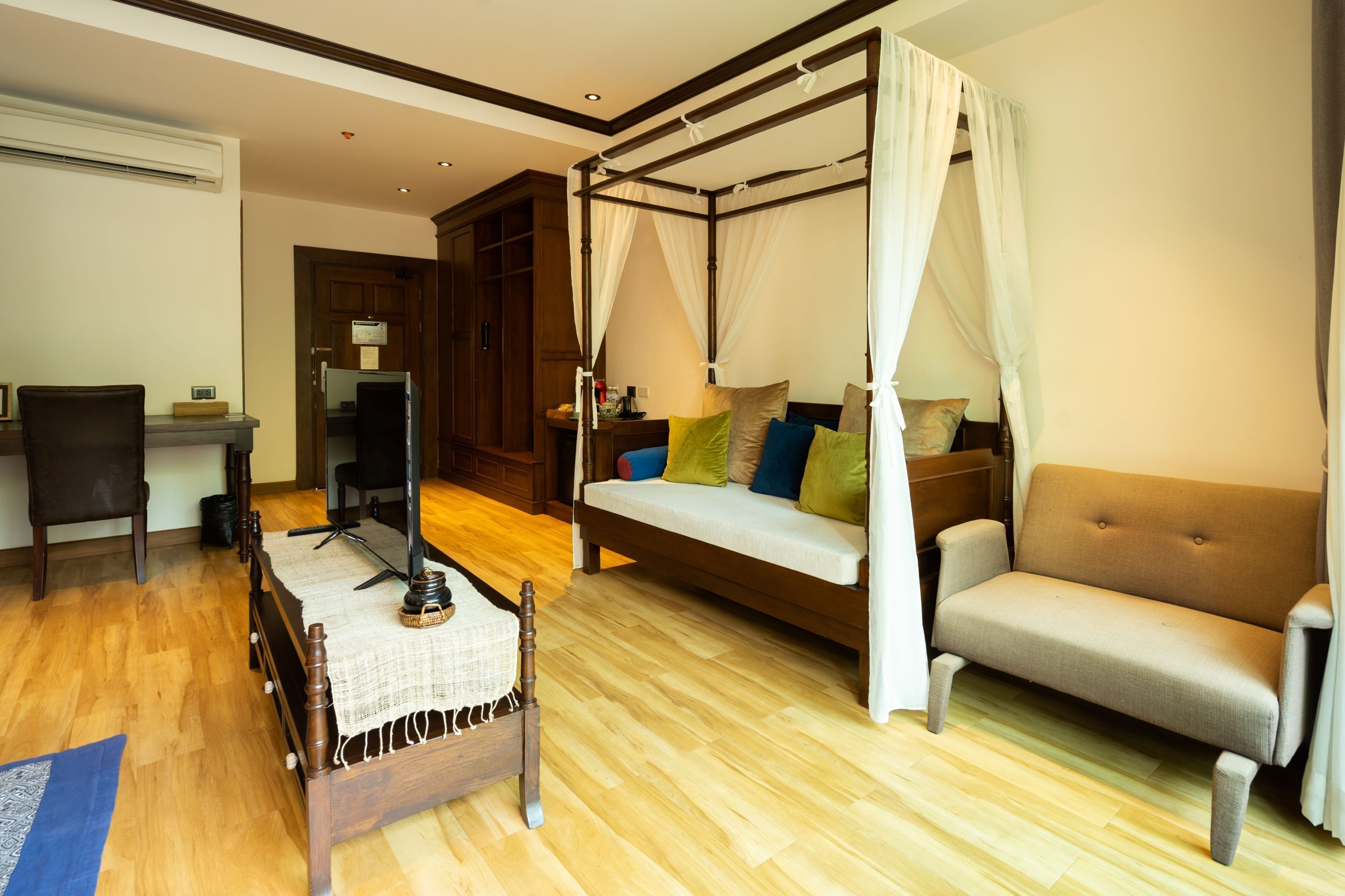 deluxe suite, pool access - air purifiers | 1 bedroom, premium bedding, in-room safe, desk